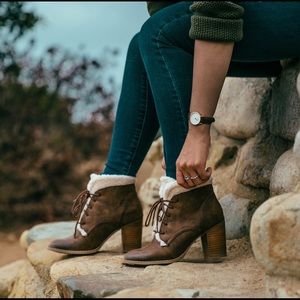 Restricted “Tap Tap” boots with heel